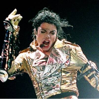 Rihanna - Queen of Downloads