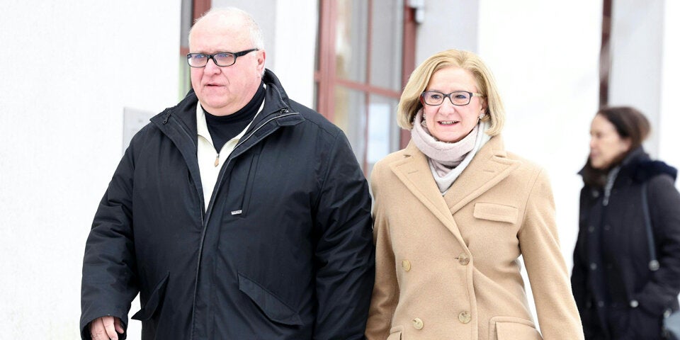 Klima-Aktivisten crashen Stimm-Abgabe von Mikl-Leitner