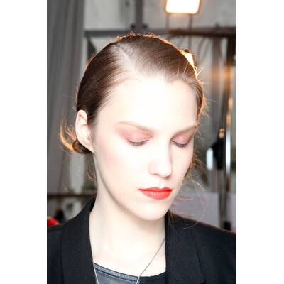 Herbsttrend roter Lidschaten