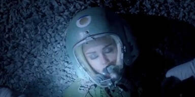 Miley hebt mit neuem Video ins All ab 