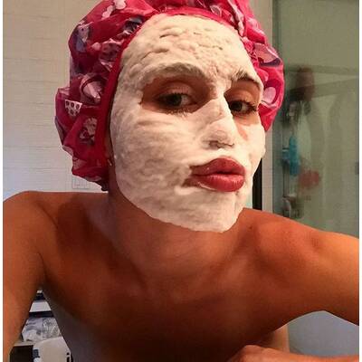 Masken-Mädels - Erkennen Sie diese Promidamen? 