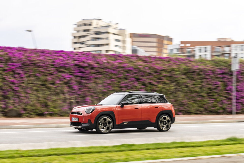 Ein Hauch von Offroad, das Topmodell ist der JCW E.