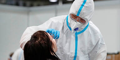 Ministerium pr&uuml;ft Anreizsystem: Bargeld auf die Hand f&uuml;r Corona-Test-Muffel?