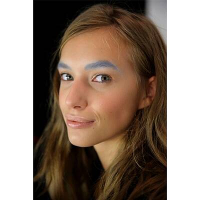 Helle und glossy Augenbrauen bei Alexander Wang, New York Fashion Week Frühjahr / Sommer