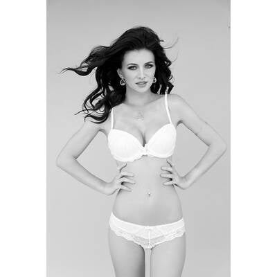 Miss Online: Lisa Attenberger