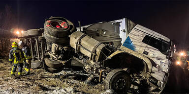 Pkw-Lenker crasht in Sattelzug &ndash; tot
