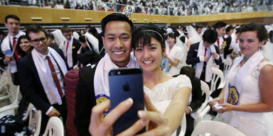 Sekte feiert Massenhochzeit