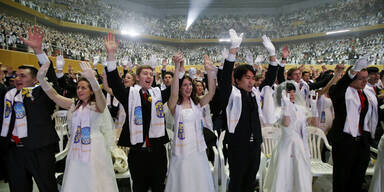 Sekte feiert Massenhochzeit