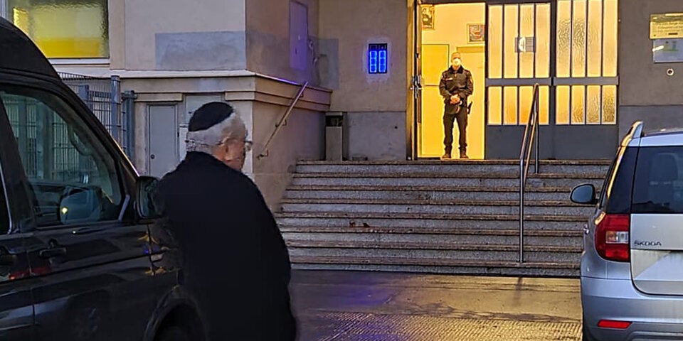 Mord in Wiener Pfarrheim: Mann soll Ehefrau erstochen haben