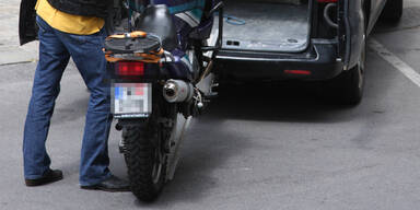 P&auml;rchen 2 Motorr&auml;der gestohlen