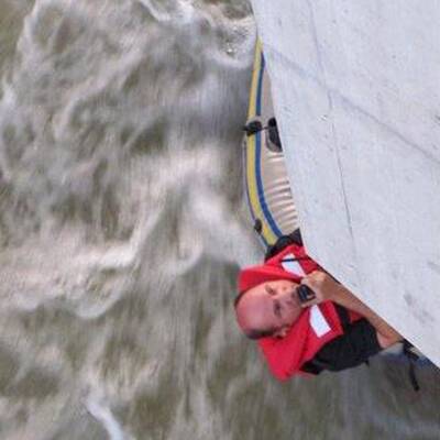 Boot-Insassen aus Todes-Schleuse gerettet