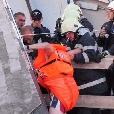 Boot-Insassen aus Todes-Schleuse gerettet