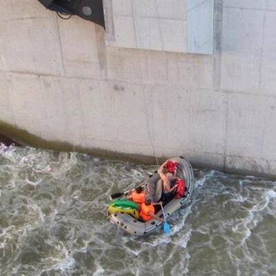 Boot-Insassen aus Todes-Schleuse gerettet