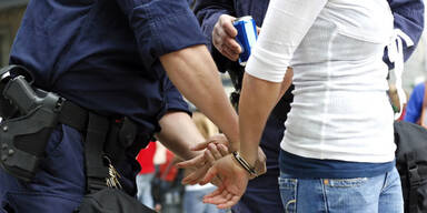 Horror-Tat: Mutter tötet beide kleinen Kinder