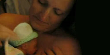 Mutter holt totes Baby ins Leben zurück
