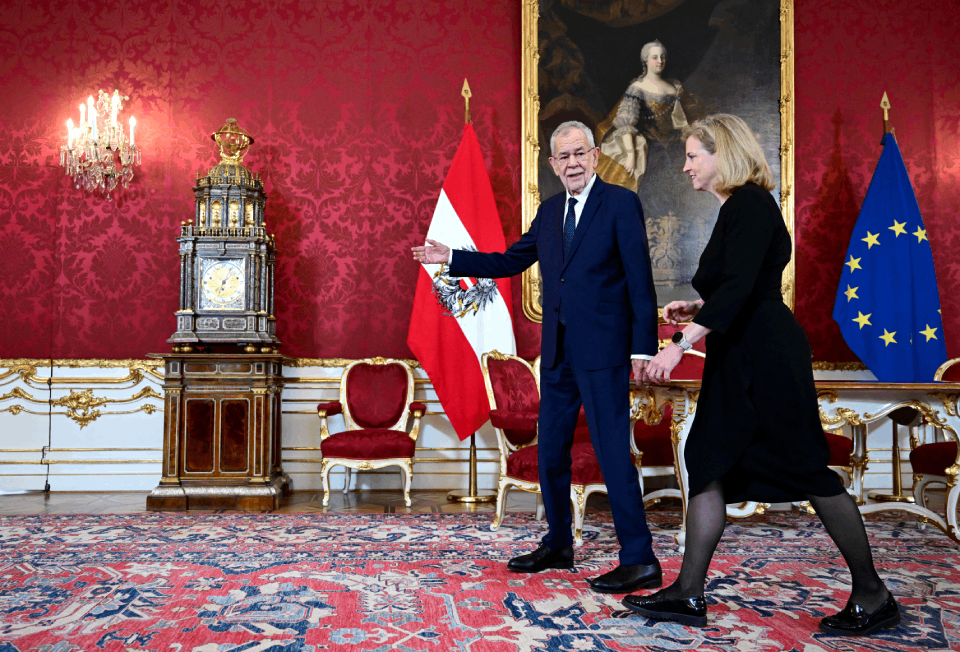 Bundespräsident Alexander Van der Bellen und NEOS-Vorsitzende Beate Meinl-Reisinger im Rahmen eines offiziellen Treffens in der Präsidentschaftskanzlei in Wien am Dienstag, 8. Oktober 2024 