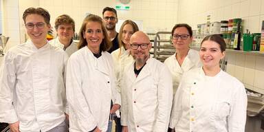 NEOS kochen in der Emmausgemeinschaft St. Pölten auf