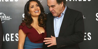 Oliver Stone begrabscht Salma Hayek