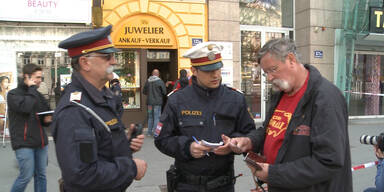 Vier Männer überfallen Juwelier