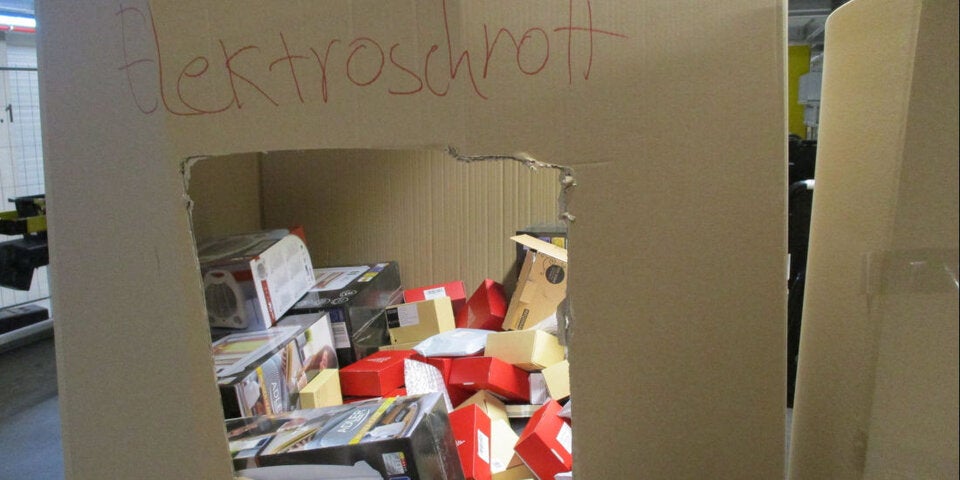 Amazon & Co. vernichten 1,4 Mio. Pakete aus Österreich mit Neuware