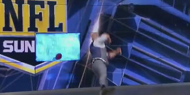 TV-Experte demoliert Studio-Einrichtung