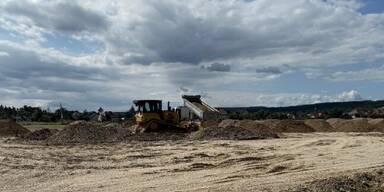 Dubios: B&uuml;rgermeister schneidet bei Bau auf KZ-Areal mit