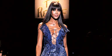 Naomi rockt den Catwalk!