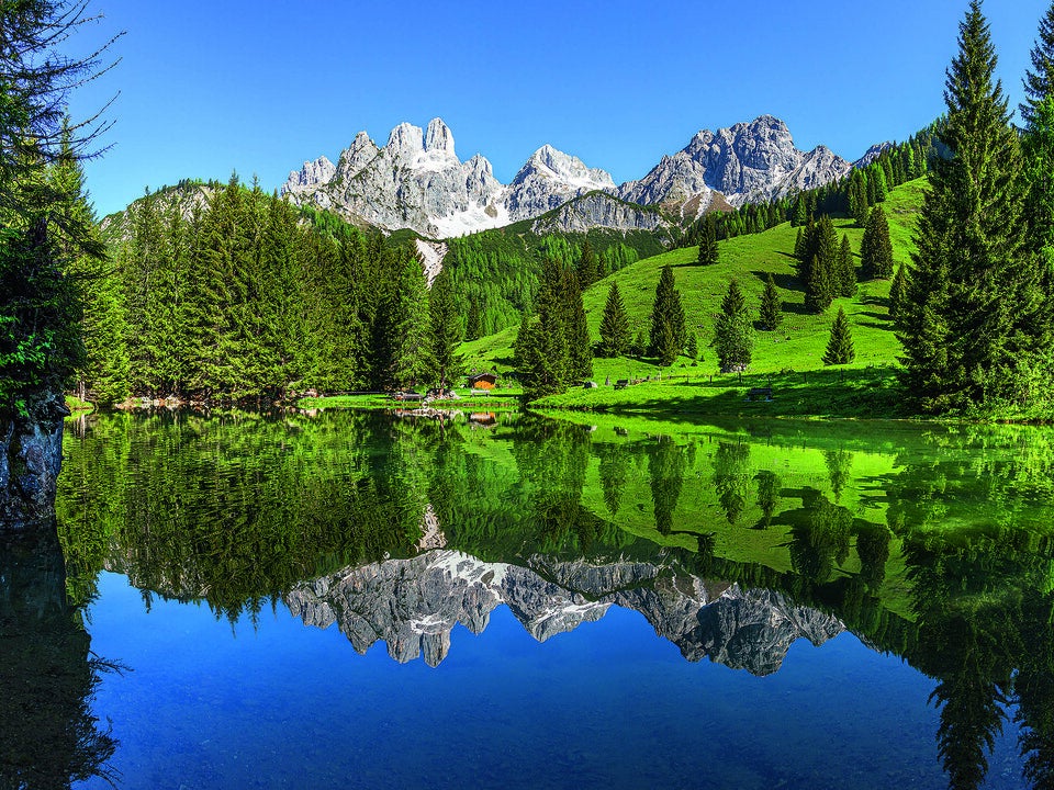Pittoresk: Am Fuße der Bischofsmütze liegt der malerische Almsee.
