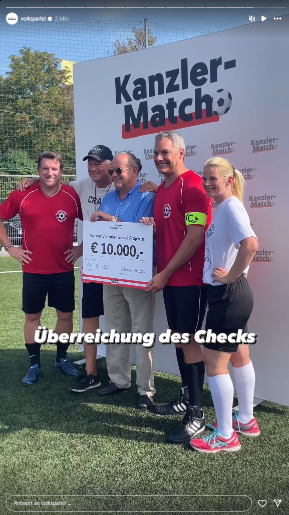 Karl Nehammer Fußball-Match