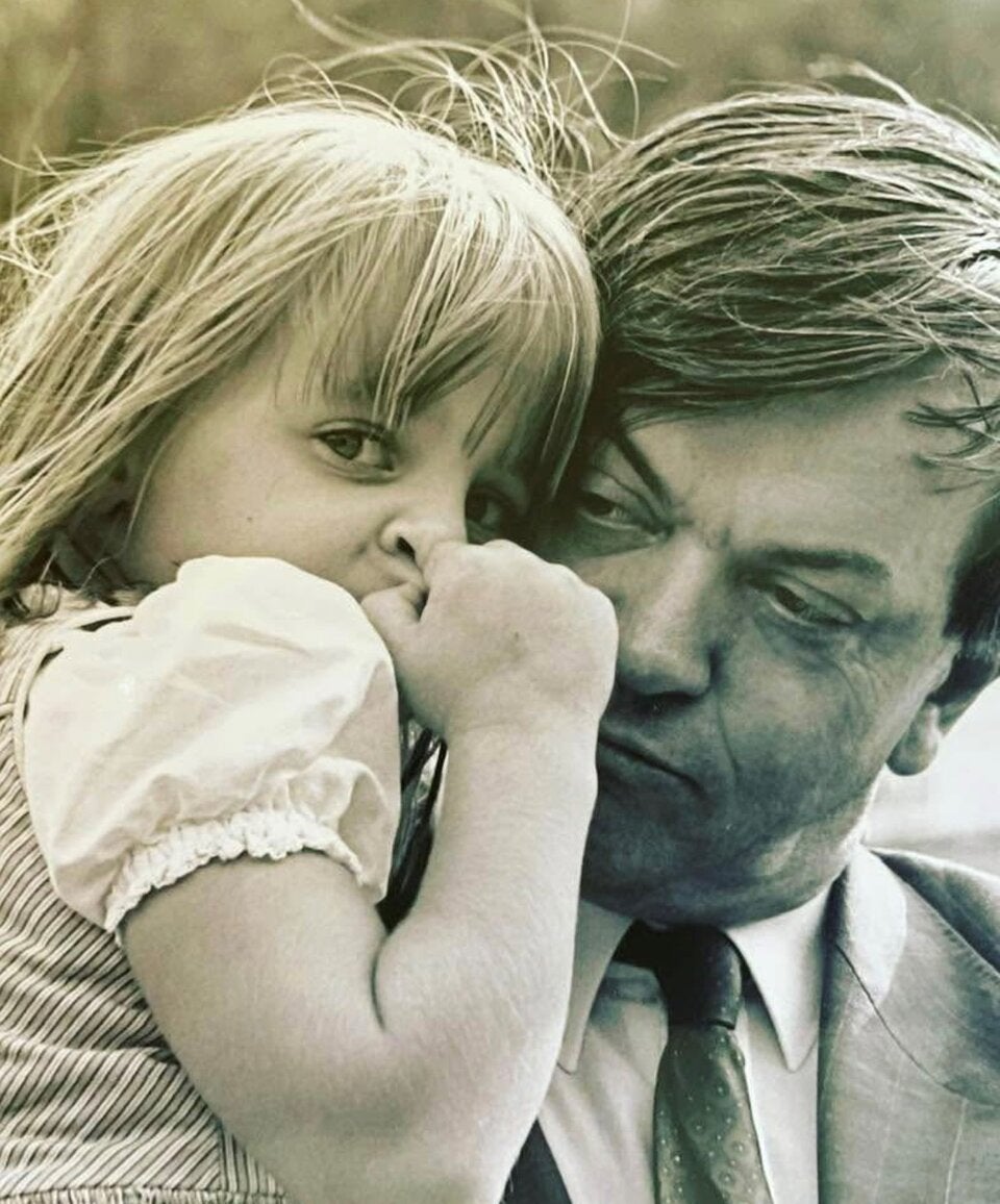 Mit diesem entzückenden Foto verabschiedete sich Kathi Nehammer auf Facebook von ihrem geliebten Vater, TV-Legende Peter Nidetzky.
