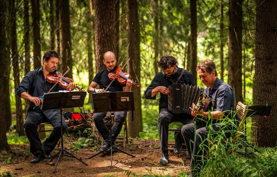 Großes  Abschlusskonzert am 13.7. von den Neuen Wiener Concert Schrammeln mit Ernst Molden und Tini Kainrath.