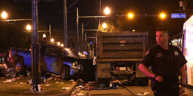Horror-Fahrt: Auto rast in Faschings-Umzug