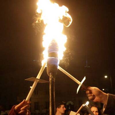 Lichtertanz gegen Rosenkranz