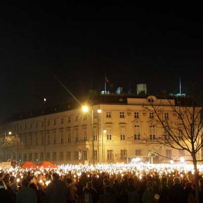 Lichtertanz gegen Rosenkranz