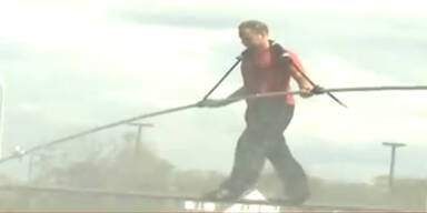 Seilt&auml;nzer will &uuml;ber die Niagaraf&auml;lle balancieren