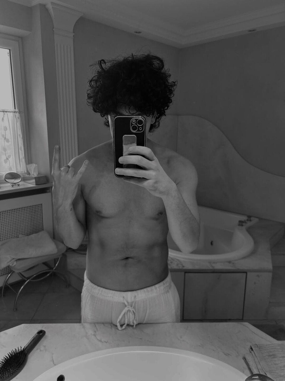 Von Glitzerkleid bis Striptease – so heiß feierten unsere Stars