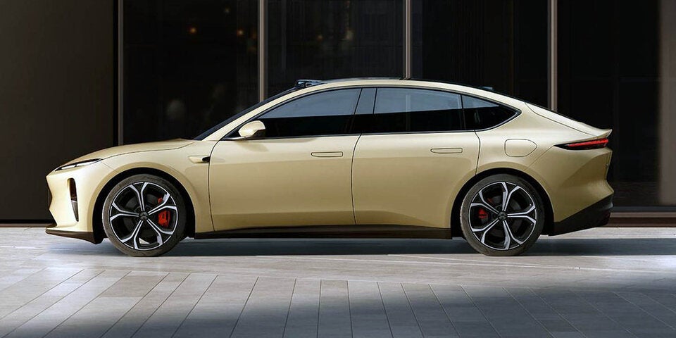 Günstiger Tesla-Model-3-Gegner mit 1.000 km Reichweite