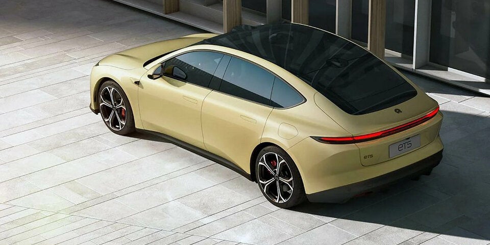 Günstiger Tesla-Model-3-Gegner mit 1.000 km Reichweite