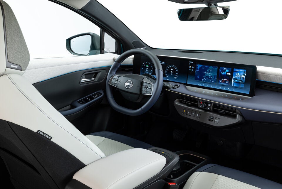 Großes Cockpit-Kino: zwei 14,3-Zoll-Bildschirme. 