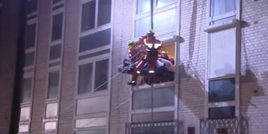 330 kg schwere Frau mit dem Kran gerettet