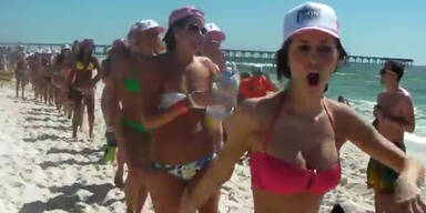 Die größte Bikini-Parade aller Zeiten