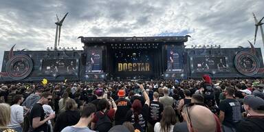 Schweigeminute bei Nova Rock Festival