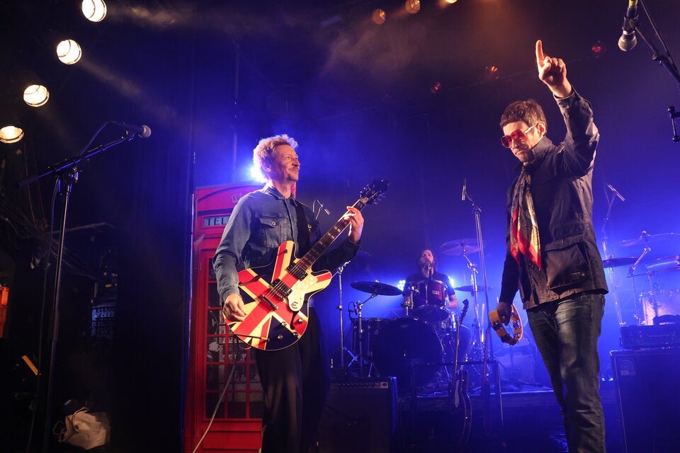 Öasis: Britpop-Hymnen mit Austro-Schmäh - und Krankl statt Guardiola