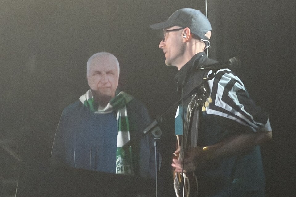 Öasis: Britpop-Hymnen mit Austro-Schmäh - und Krankl statt Guardiola