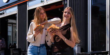 Gratis Kebap für alle: Dönermeister eröffnet vor der Staatsoper