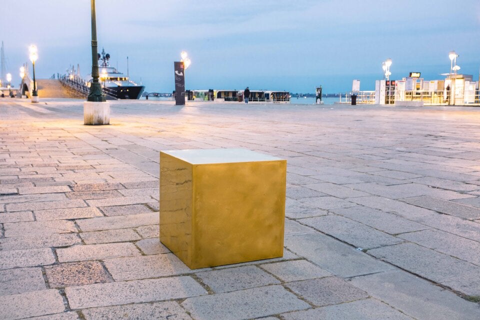 Castello Cube -  Kunstwerk aus 24 karätigem, 999,9 Fine Gold gefertigt und 186 kg schwer.
