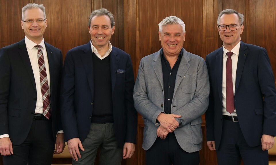 Besiegelten die Partnerschaft für das neue 5* Falkensteiner Hotel Saalbach-Hinterglemm:  Andreas Derndorfer (RVS), Otmar Michaeler und Erich Falkensteiner (beide FMTG), Heinz Konrad (RVS-Generaldirektor)(v.l.n.r.