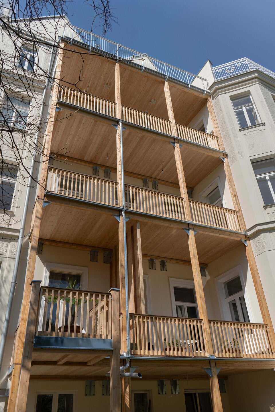 Holzbalkonturm Döbling