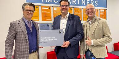 vlnr.: Markus Mattersberger (Gesch&auml;ftsf&uuml;hrer, Haus der Barmherzigkeit Pflegeheime Nieder&ouml;sterreich), Bernhard Dollensky (Chief Operating Officer, IMC Krems) und Markus Golla (Institutsleitung Pflegewissenschaften und Studiengangsleitung von Gesundheits- und Krankenpflege, IMC Krems)&nbsp;