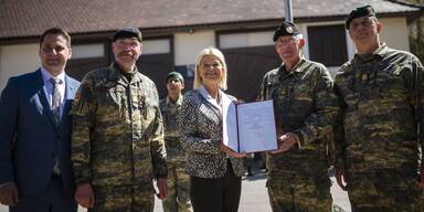 Kommando&uuml;bergabe am Truppen&uuml;bungsplatz Allentsteig